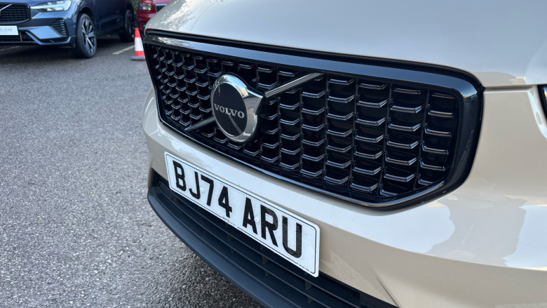 Volvo XC40 2.0 B3P Plus Dark 5dr Auto Petrol Estate